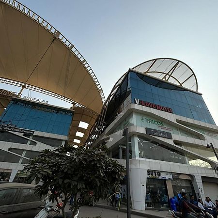V Love Surat Exterior foto